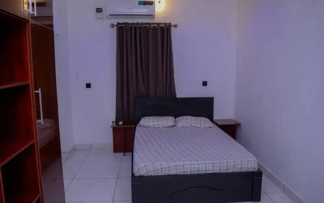 Bamgbose Apartments - Sleeps 2 - Parking - Wifi