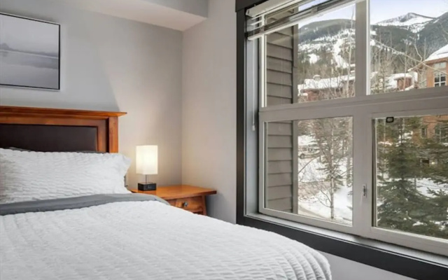 SPACIOUS Studio | Ski In/Out | Pool & Hot Tubs | in the Heart of PANORAMA RESORT