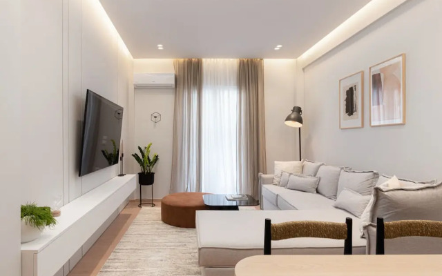 Acropolis White Key Residence