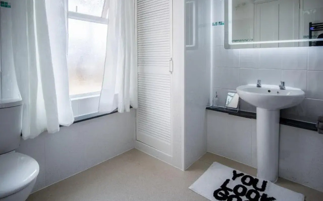 Skyfall - 2 Bedroom Apartment - Milford Haven