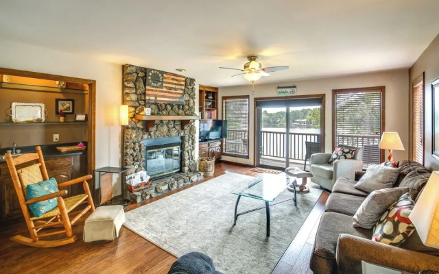5 Mi to Casino: Waterfront Condo in Hot Springs!