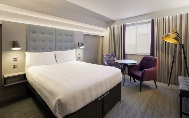 Premier Inn Bristol Parkway - M32