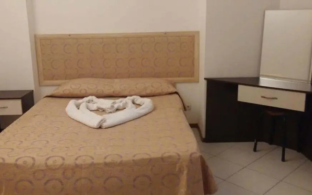 Yalim Hotel