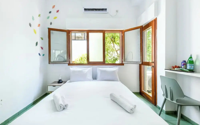 Spacious 3BR Penthouse w Rooftop