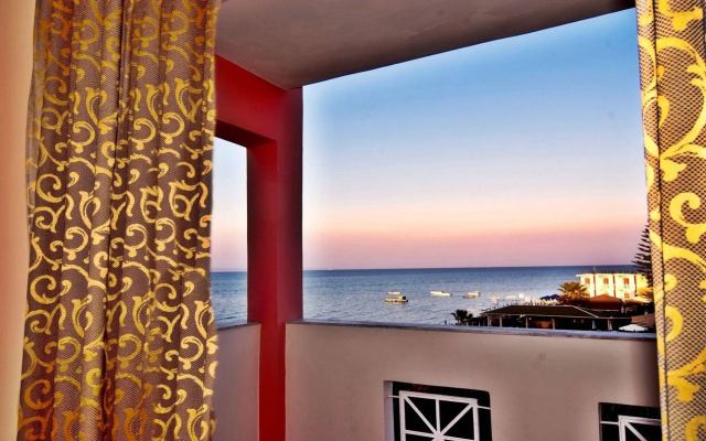 Xenos Kamara Beach