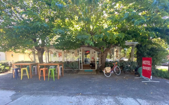 Htel Au Bon Landais