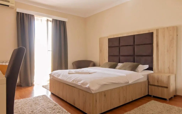 Hotel Holiday
