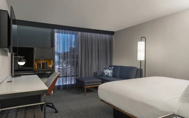 Courtyard By Marriott Lake City