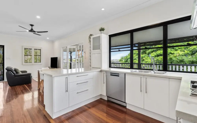 Relaxing Stay Near Brisbane's Cultural Heart