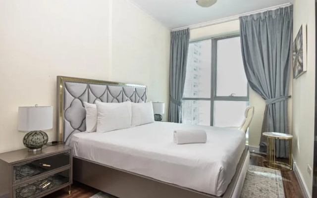 Experience Luxurious Sky High Marina Living