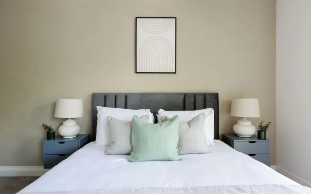Chelsea Harbour Luxury Apartment
