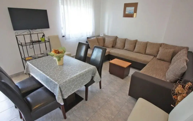 Two-bedroom apartment with sea view