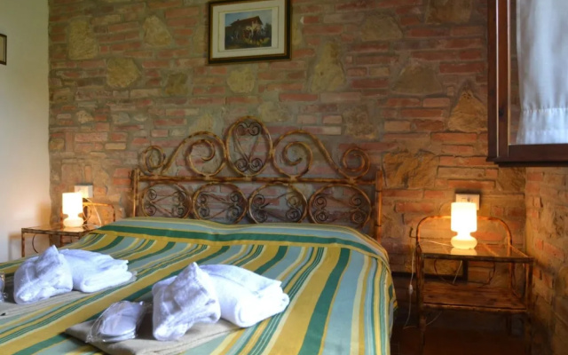 Romola Retreat: Tuscan Escape
