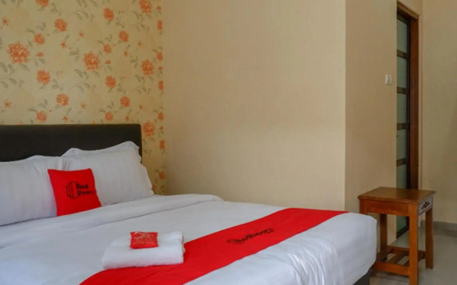 RedDoorz @ Jalan Majapahit Semarang