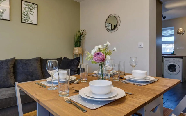 Cosy 2 Bed Home Chesterfield (Adults Only)