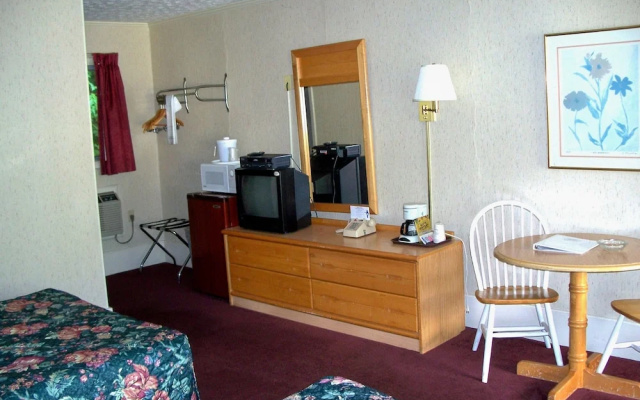Castlewood Inn