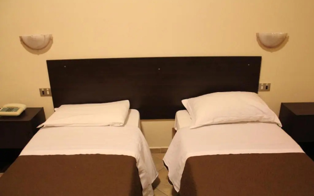 Hotel 106
