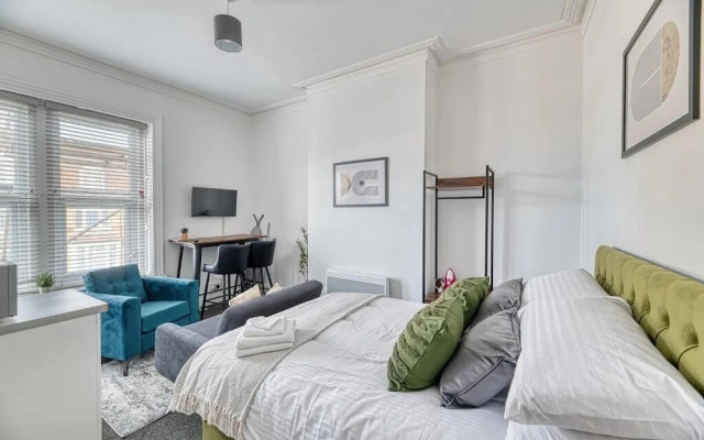 Glendale House by Guestz