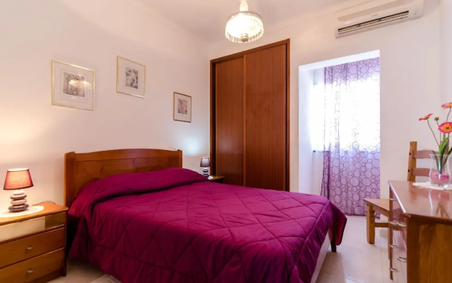 Charming 3BR Villa With Pool in Armação de Pêra