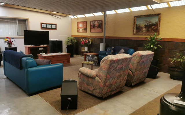 Chrissie's Dongara - Pet Friendly