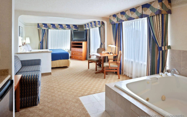 Holiday Inn Express & Suites Tacoma by IHG