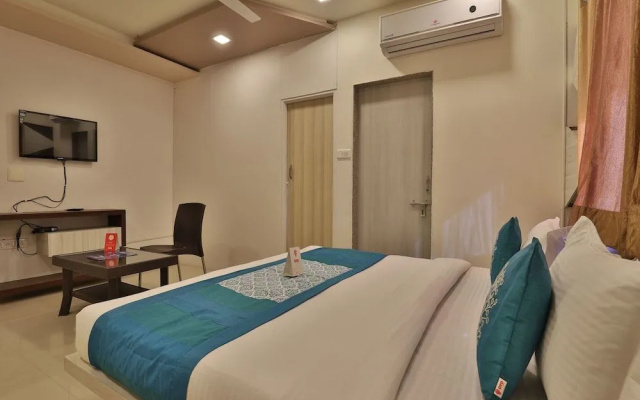 OYO 11750 Hotel Starz
