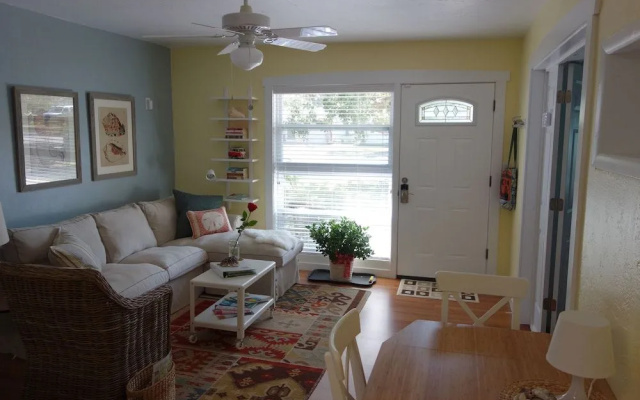 808 11th - Beachside Charmer