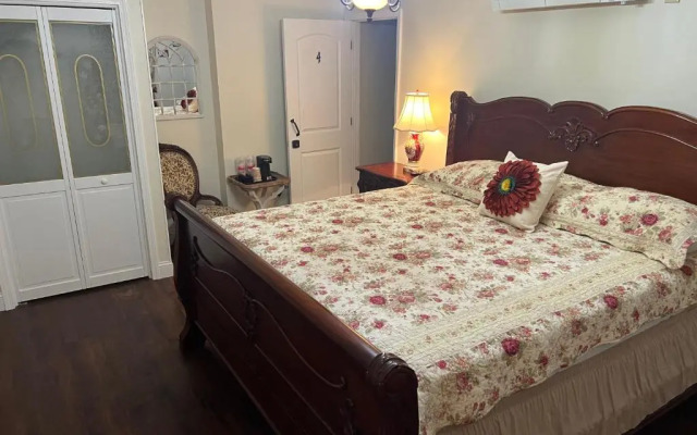 Holland Farmhouse Inn B & B