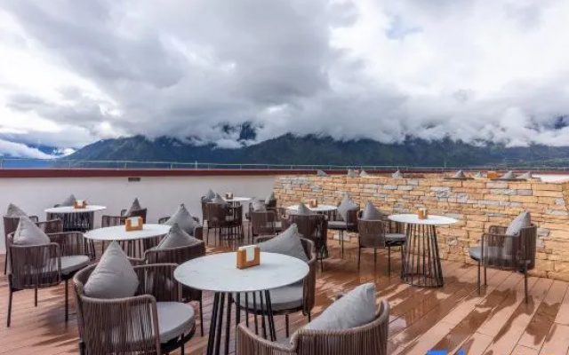 Lin Zhi  Chomura Zong Hotel