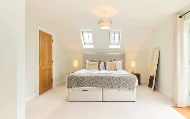 The Bourton-on-the-water Place - Lovely 5bdr House With Parking + Garden