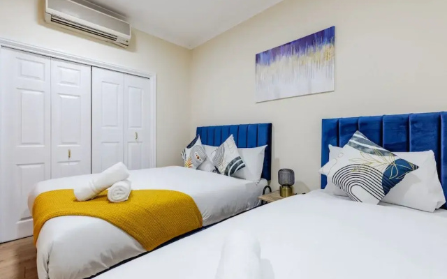 Comfy Apartments in Queensway