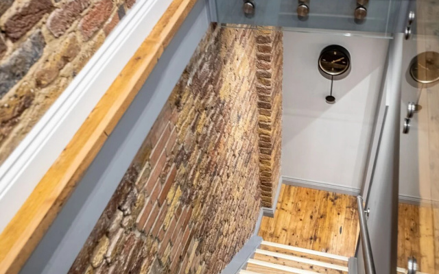 2 Bedroom Apt Bethnal Green Yard View