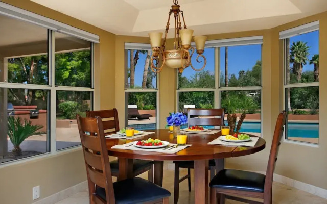 Mountain Views & Heated Pool/spa & Amenities Galore!