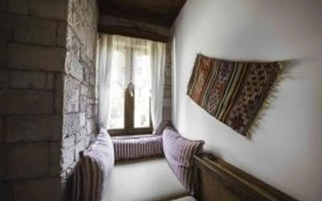 Cunda Tas Konak Otel
