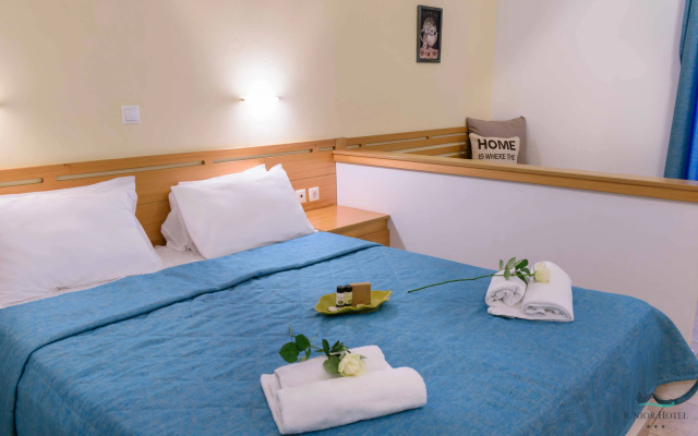 Junior Hotel