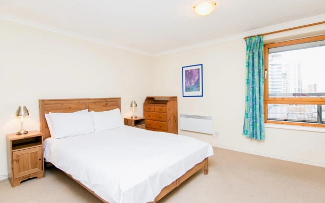 OYO Home Docklands 2 Bedroom Apartment