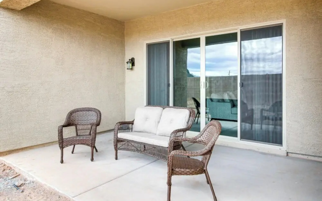 Marana Home w/ Pool Access & Mountain Views!