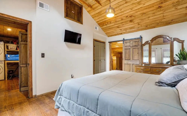 Ski, Swim, Relax: Old-fashioned Poconos Getaway