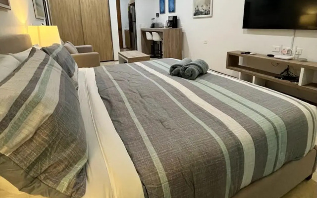 Luxury Sea view Studio on the 5th Av