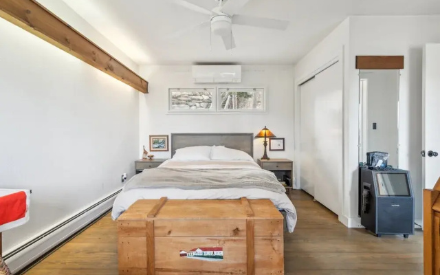 Serene Architect-designed Vermont Chalet 4 Bedroom Home