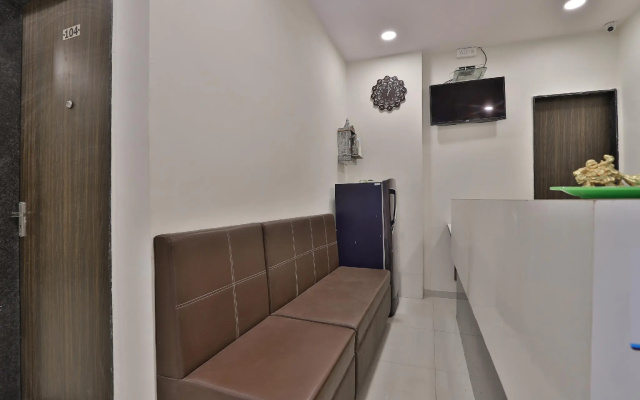 OYO 42957 Hotel Radhanand
