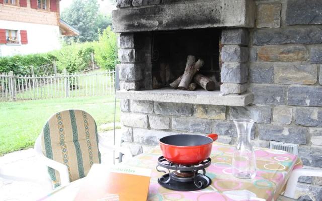 Spacious Chalet near Forest