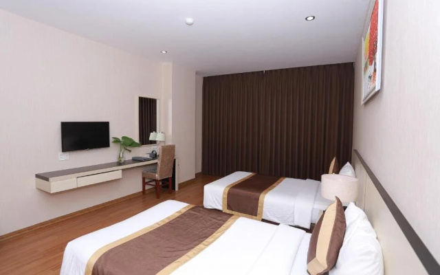 Central Phu Hung Hotel
