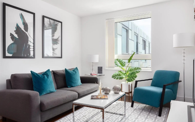 Lovely 2-Bed/2-Bath Apartment In Lincoln Plaza