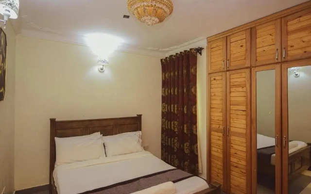 Evelyn Apartments