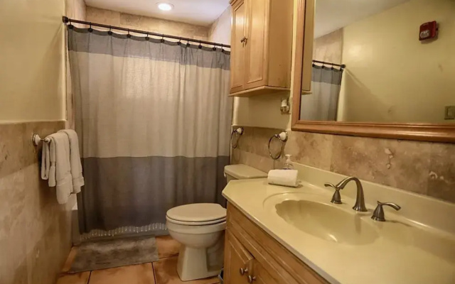 Spacious & Conveniently Located Miami Airport Home
