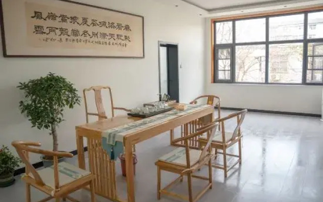 Luoyang Qingfeng Bieyuan Homestay (Luoyang China National Garden Branch)