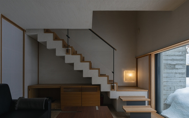 OTARU RETREAT by Onko Chishin