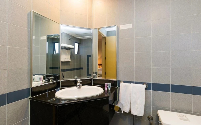 2+1br Service Suites With KL Tower View