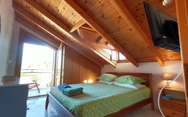 Loft apartment 20m from sea